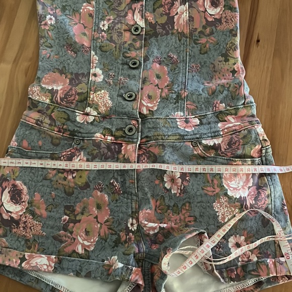 BNWOT denim floral playsuit xs - Picture 7 of 7
